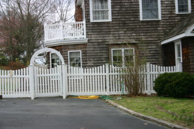 Scalloped Courtyard Fence (1)